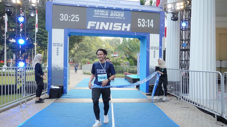 Race photo from KEMLU RUN 2025