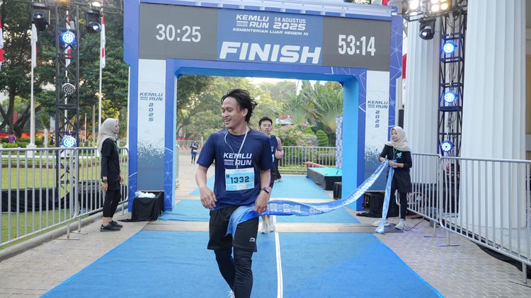 Race photo from KEMLU RUN 2025