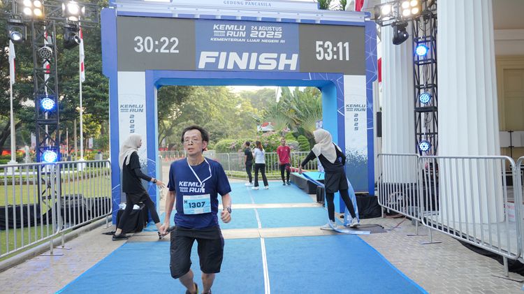 Race photo from KEMLU RUN 2025