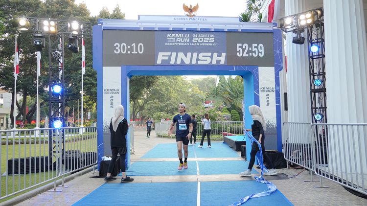 Race photo from KEMLU RUN 2025