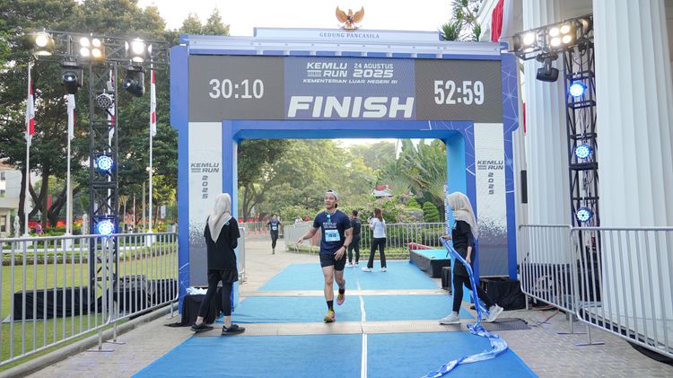 Race photo from KEMLU RUN 2025
