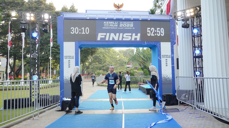 Race photo from KEMLU RUN 2025