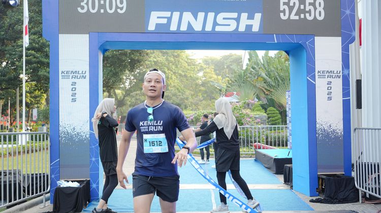 Race photo from KEMLU RUN 2025