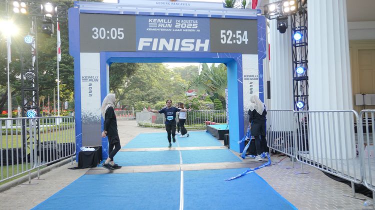 Race photo from KEMLU RUN 2025