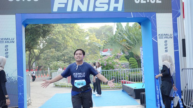 Race photo from KEMLU RUN 2025