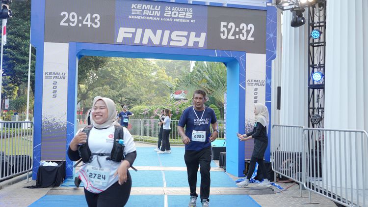 Race photo from KEMLU RUN 2025