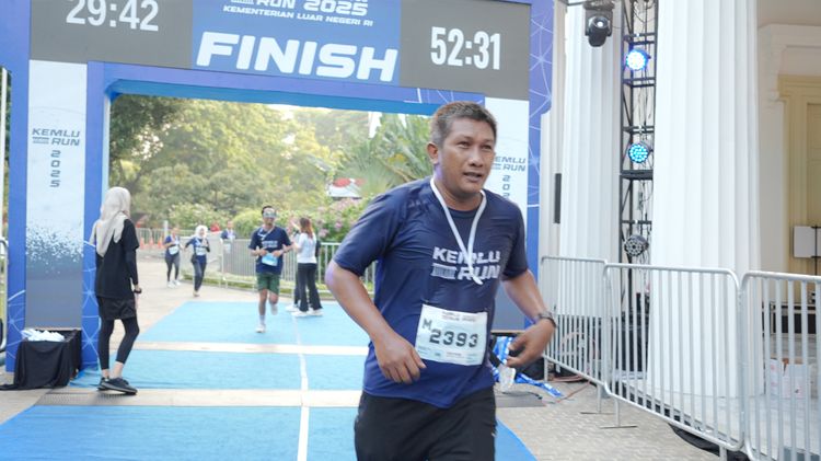 Race photo from KEMLU RUN 2025