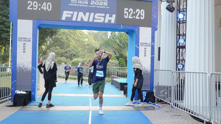 Race photo from KEMLU RUN 2025