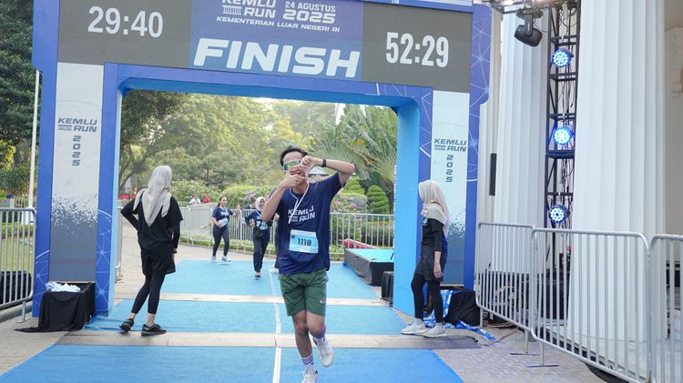 Race photo from KEMLU RUN 2025