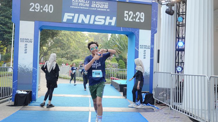 Race photo from KEMLU RUN 2025