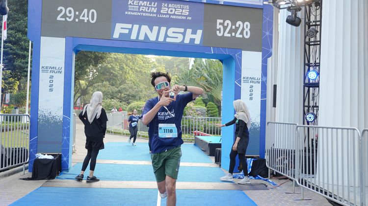 Race photo from KEMLU RUN 2025