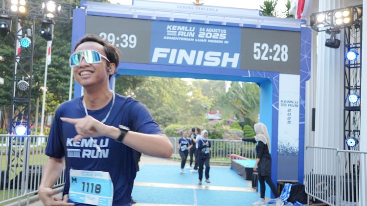 Race photo from KEMLU RUN 2025