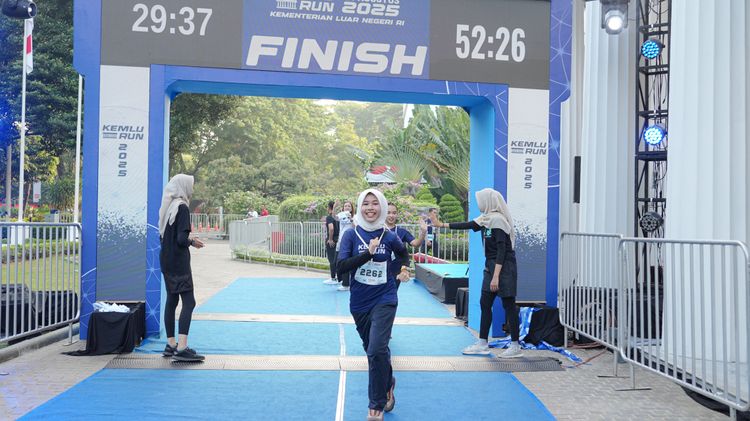 Race photo from KEMLU RUN 2025