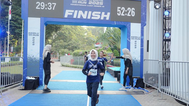 Race photo from KEMLU RUN 2025
