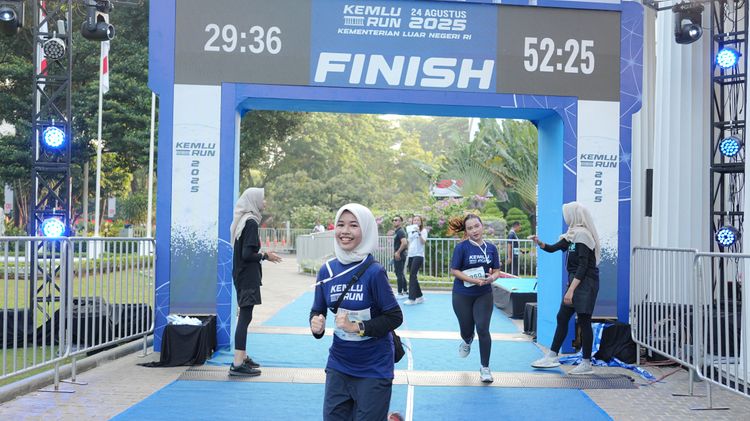Race photo from KEMLU RUN 2025