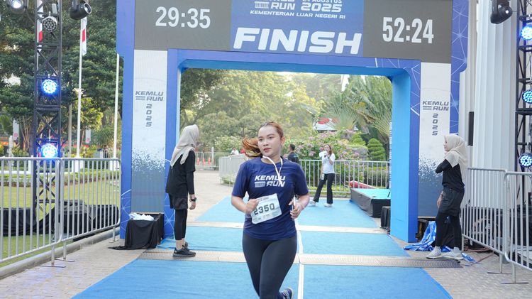 Race photo from KEMLU RUN 2025