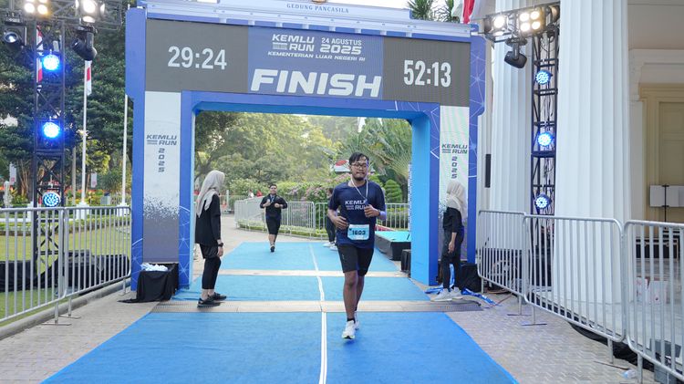 Race photo from KEMLU RUN 2025