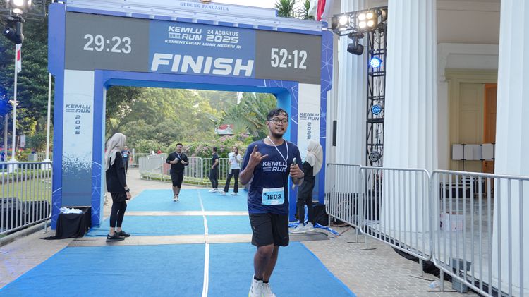 Race photo from KEMLU RUN 2025