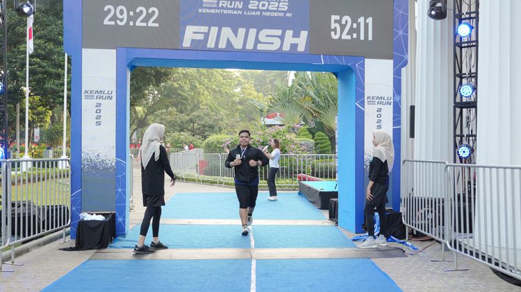 Race photo from KEMLU RUN 2025