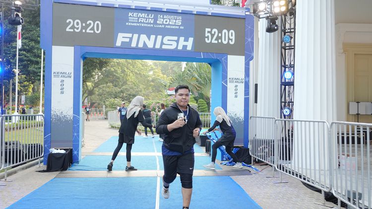 Race photo from KEMLU RUN 2025