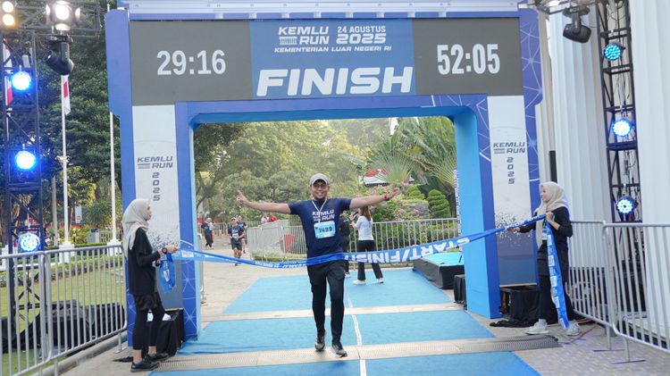 Race photo from KEMLU RUN 2025