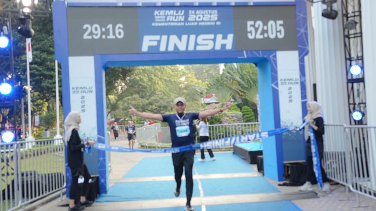 Race photo from KEMLU RUN 2025