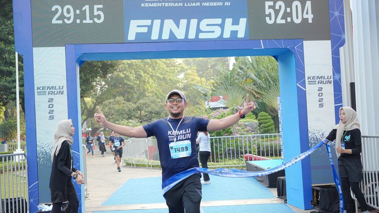Race photo from KEMLU RUN 2025