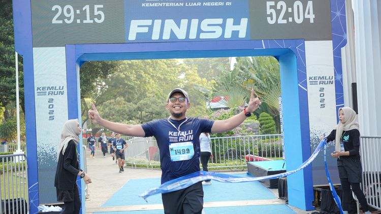 Race photo from KEMLU RUN 2025