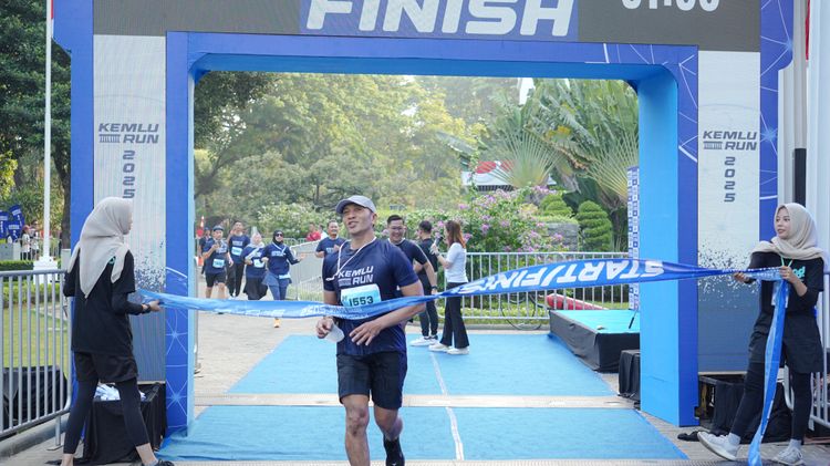 Race photo from KEMLU RUN 2025