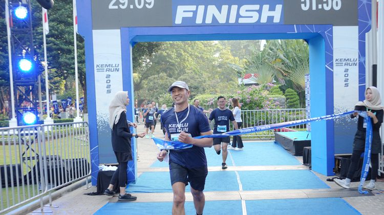 Race photo from KEMLU RUN 2025