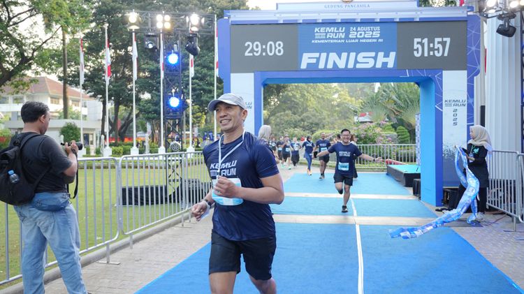 Race photo from KEMLU RUN 2025