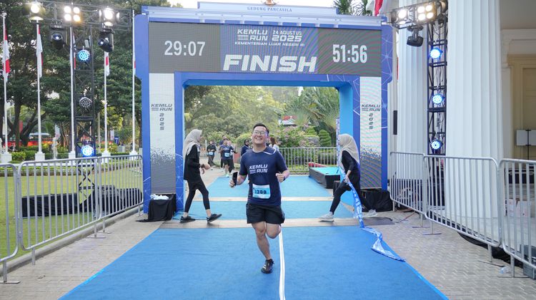 Race photo from KEMLU RUN 2025