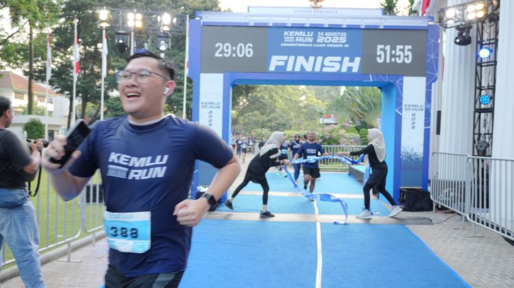 Race photo from KEMLU RUN 2025