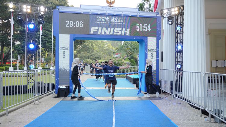 Race photo from KEMLU RUN 2025
