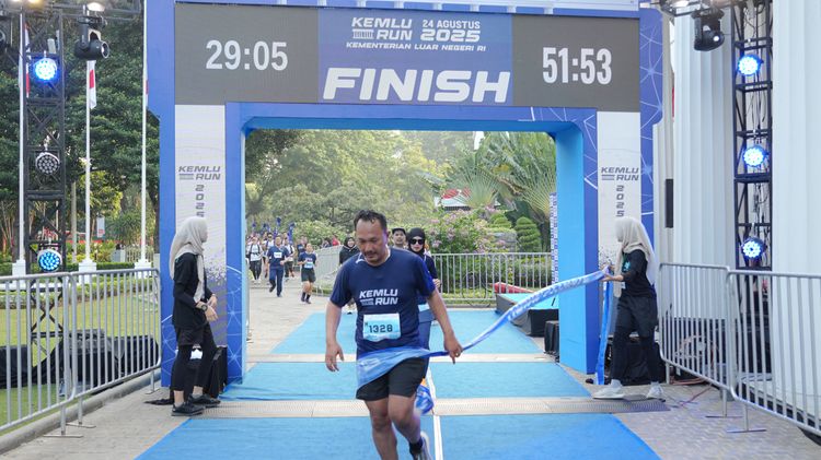 Race photo from KEMLU RUN 2025