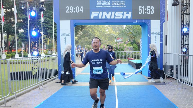 Race photo from KEMLU RUN 2025