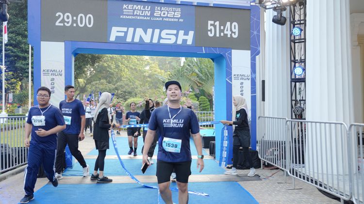 Race photo from KEMLU RUN 2025