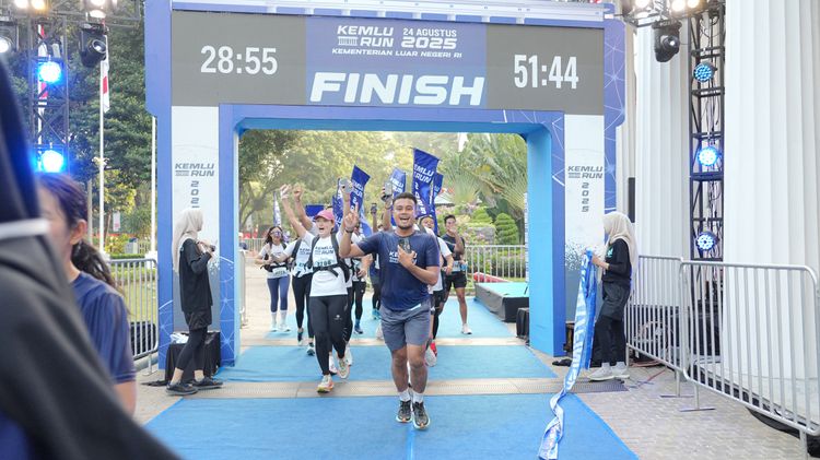 Race photo from KEMLU RUN 2025