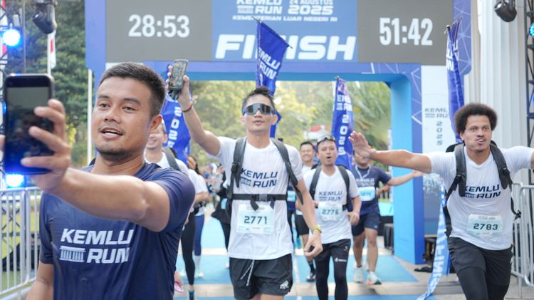 Race photo from KEMLU RUN 2025