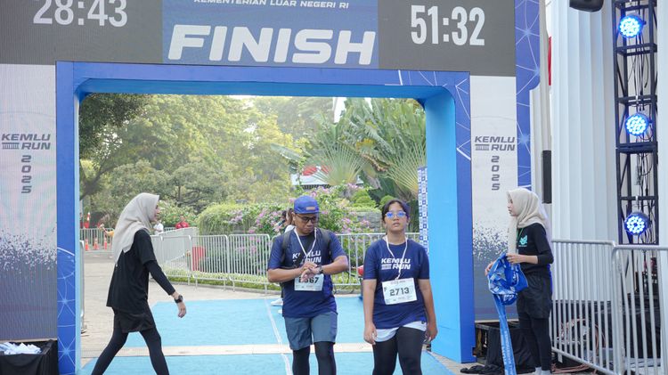 Race photo from KEMLU RUN 2025