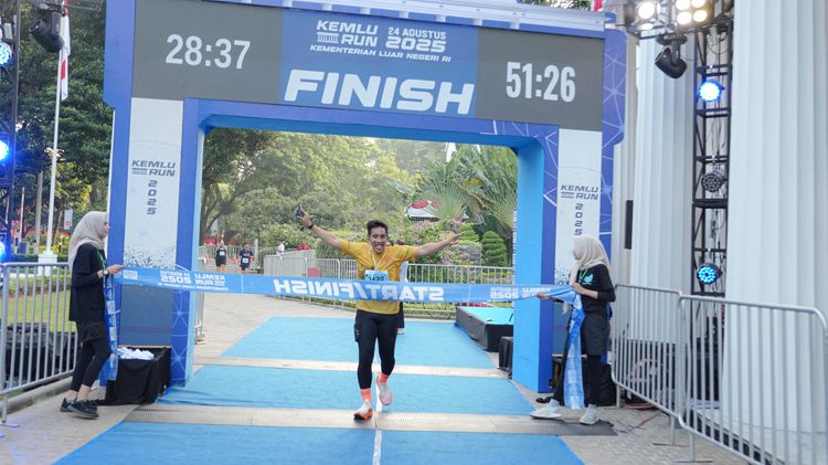 Race photo from KEMLU RUN 2025