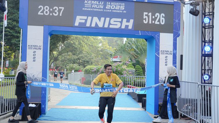 Race photo from KEMLU RUN 2025
