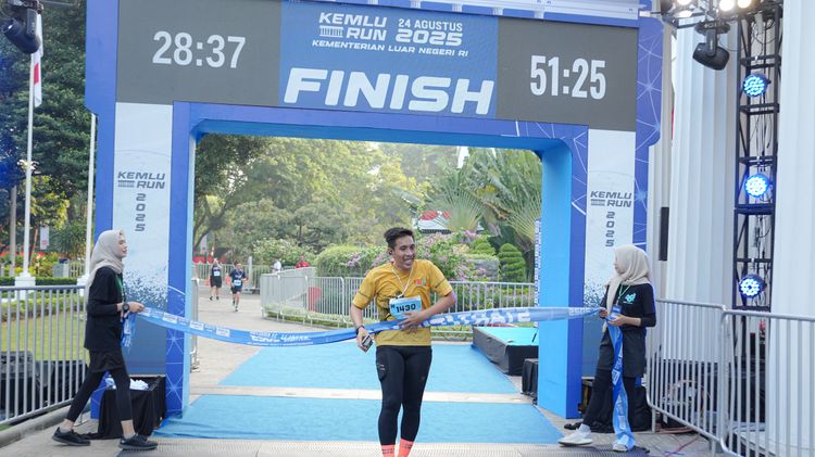 Race photo from KEMLU RUN 2025
