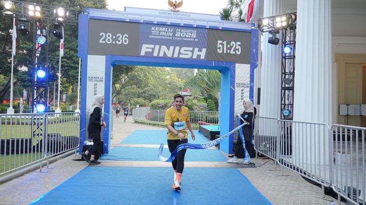 Race photo from KEMLU RUN 2025