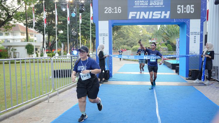 Race photo from KEMLU RUN 2025