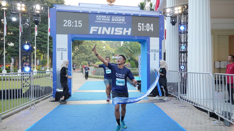 Race photo from KEMLU RUN 2025