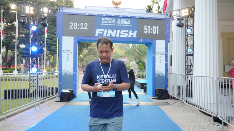 Race photo from KEMLU RUN 2025