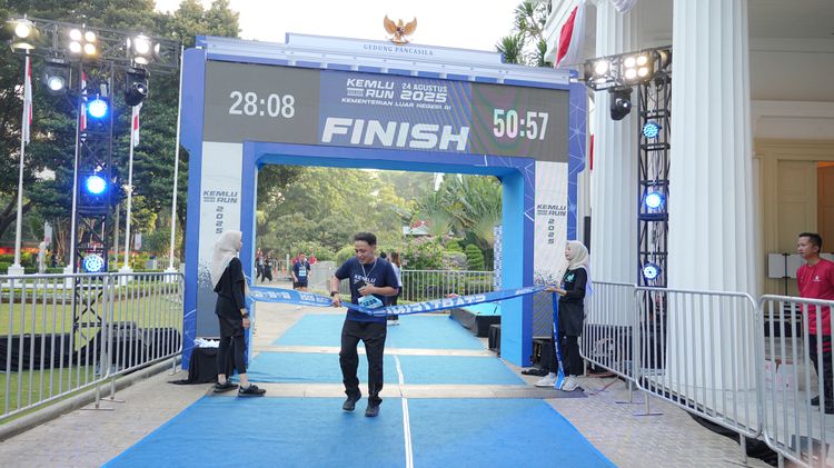 Race photo from KEMLU RUN 2025