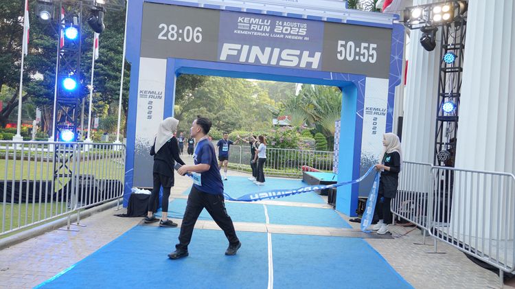 Race photo from KEMLU RUN 2025