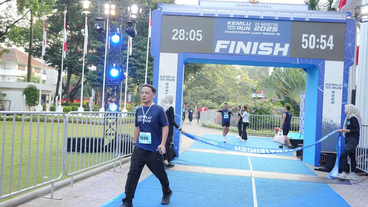 Race photo from KEMLU RUN 2025